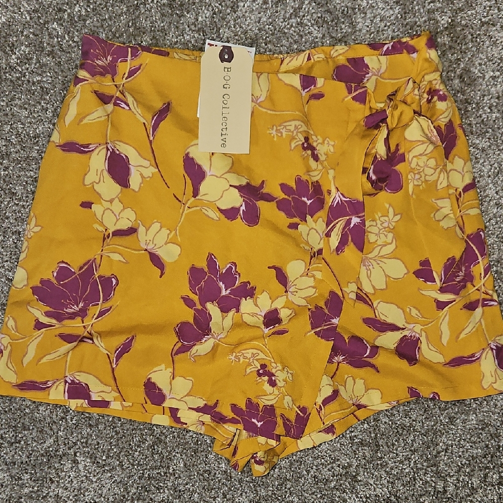 NWT Women's Floral Yellow and Purple Skort